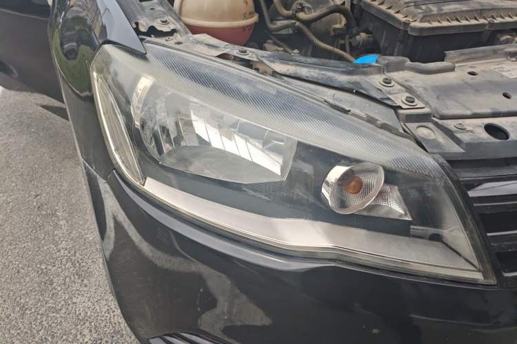 Used Volkswagen Jetta 2013 1.6L Manual Fashion Edition Right Front Headlight
