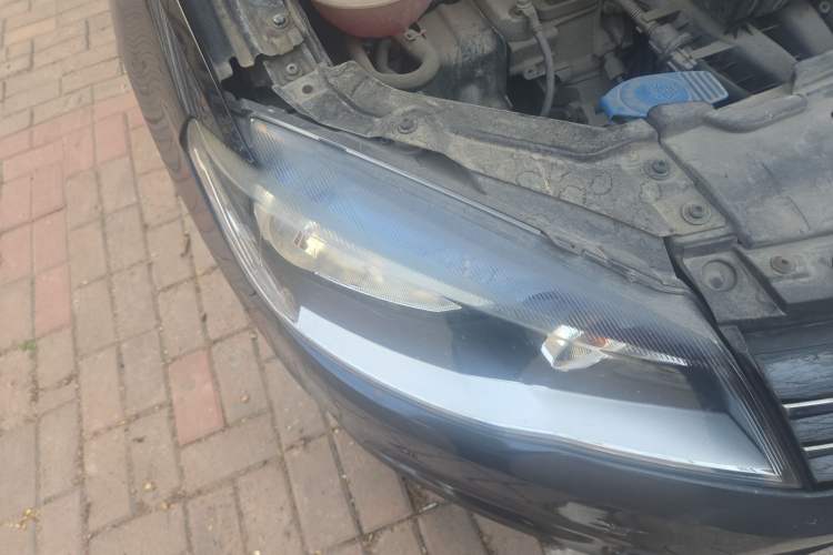 Used Volkswagen Jetta 2013 1.6L Manual Comfort Model Right Front Headlight
