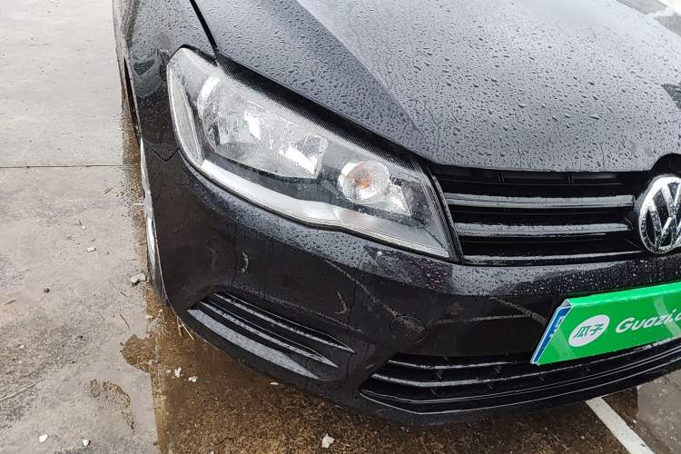 Used Volkswagen Jetta 2013 1.6L Manual Fashion Edition Right Front Headlight