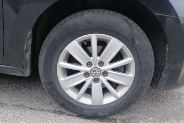 Used Volkswagen Jetta 2013 1.6L Manual Fashion Edition Right Front Wheel Hub
