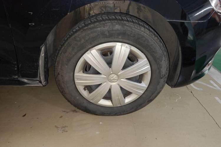 Used Volkswagen Jetta 2013 1.6L Automatic Fashion Model Right Front Wheel Hub