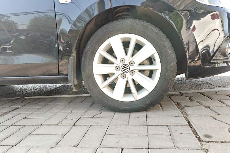 Used Volkswagen Jetta 2013 1.6L Manual Comfort Model Right Front Wheel Hub