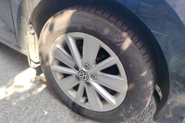 Used Volkswagen Jetta 2013 1.6L Manual Comfort Model Right Front Wheel Hub