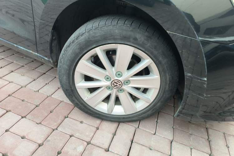 Used Volkswagen Jetta 2013 1.6L Manual Comfort Model Right Front Wheel Hub