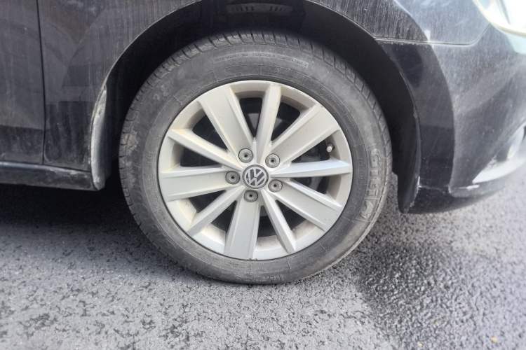 Used Volkswagen Jetta 2013 1.6L Manual Comfort Model Right Front Wheel Hub