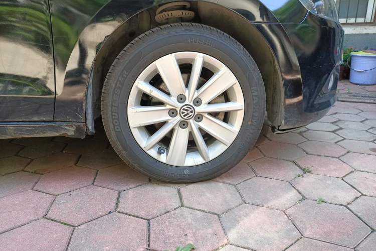 Used Volkswagen Jetta 2013 1.6L Manual Comfort Model Right Front Wheel Hub