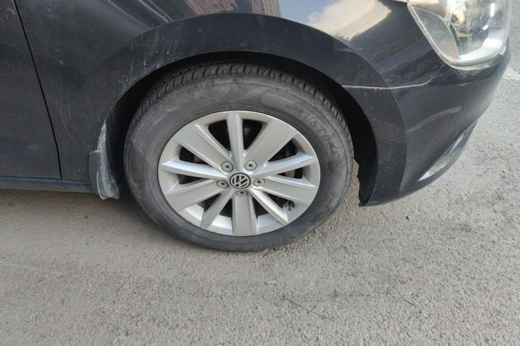Used Volkswagen Jetta 2013 1.6L Manual Comfort Model Right Front Wheel Hub