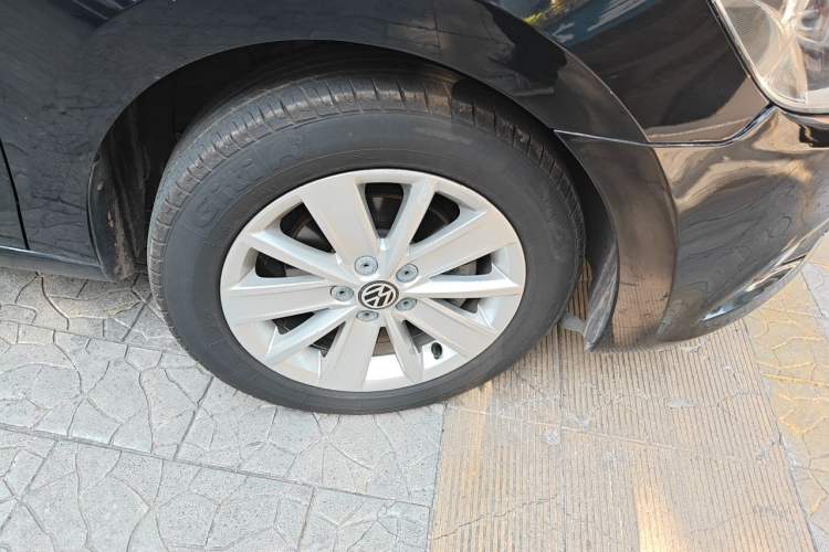Used Volkswagen Jetta 2013 1.4L Manual Comfort Model Right Front Wheel Hub