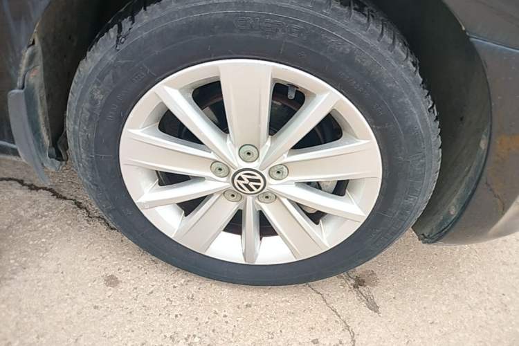 Used Volkswagen Jetta 2013 1.6L Manual Comfort Model Right Front Wheel Hub