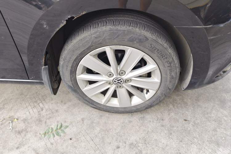 Used Volkswagen Jetta 2013 1.6L Manual Comfort Model Right Front Wheel Hub