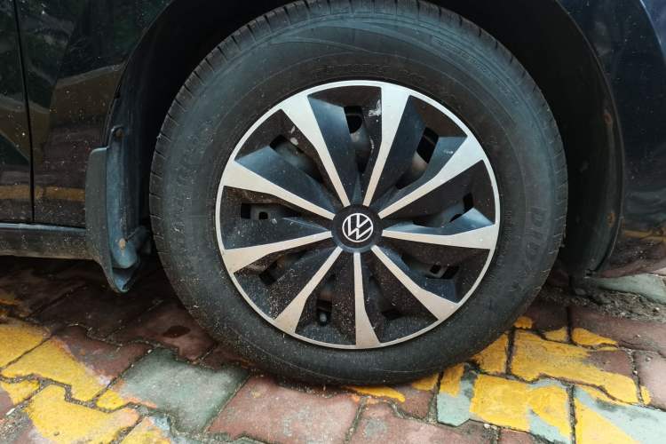 Used Volkswagen Jetta 2013 1.6L Manual Fashion Edition Right Front Wheel Hub