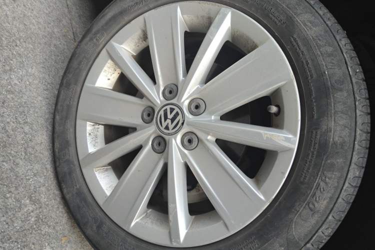 Used Volkswagen Jetta 2013 1.6L Automatic Comfort Model Right Front Wheel Hub