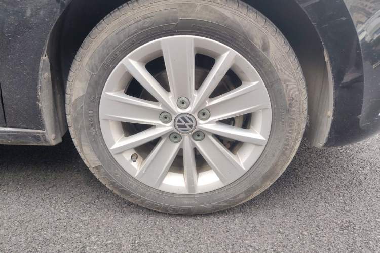 Used Volkswagen Jetta 2013 1.6L Manual Comfort Model Right Front Wheel Hub