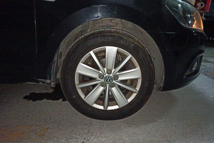 Used Volkswagen Jetta 2013 1.6L Manual Comfort Model Right Front Wheel Hub