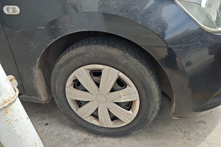 Used Volkswagen Jetta 2013 1.4L Manual Fashion Model Right Front Wheel Hub