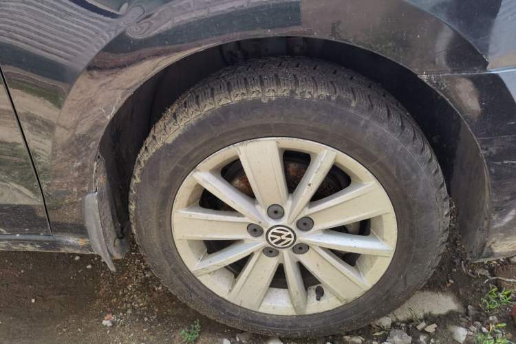 Used Volkswagen Jetta 2013 1.6L Automatic Comfort Model Right Front Wheel Hub