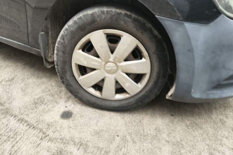 Used Volkswagen Jetta 2013 1.6L Automatic Fashion Model Right Front Wheel Hub