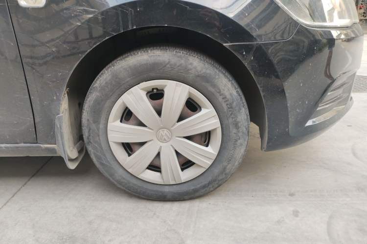 Used Volkswagen Jetta 2013 1.6L Manual Fashion Edition Right Front Wheel Hub