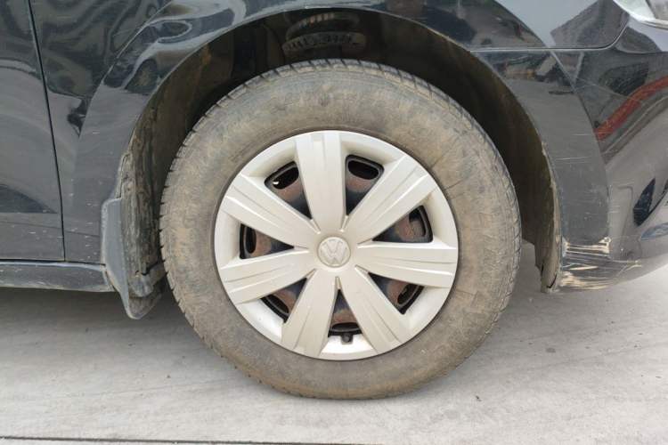 Used Volkswagen Jetta 2013 1.6L Manual Fashion Edition Right Front Wheel Hub