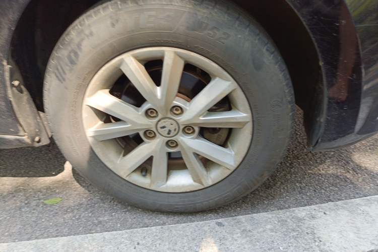 Used Volkswagen Jetta 2013 1.6L Automatic Fashion Model Right Front Wheel Hub