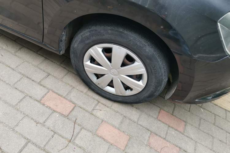 Used Volkswagen Jetta 2013 1.6L Manual Fashion Edition Right Front Wheel Hub