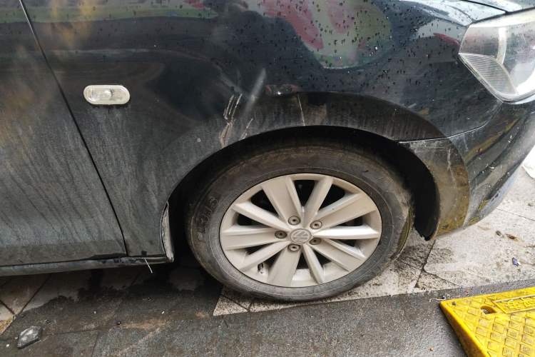 Used Volkswagen Jetta 2013 1.6L Automatic Comfort Model Right Front Wheel Hub