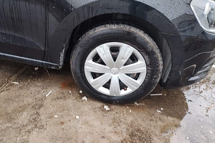 Used Volkswagen Jetta 2013 1.6L Manual Fashion Edition Right Front Wheel Hub