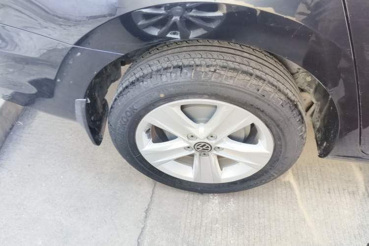 Used Volkswagen Jetta 2013 1.6L Automatic Luxury Model Right Rear Wheel Hub