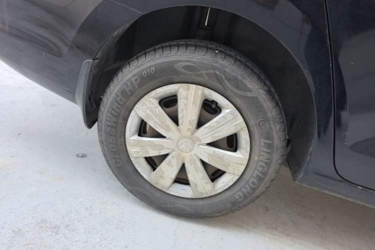Used Volkswagen Jetta 2013 1.4L Manual Fashion Model Right Rear Wheel Hub