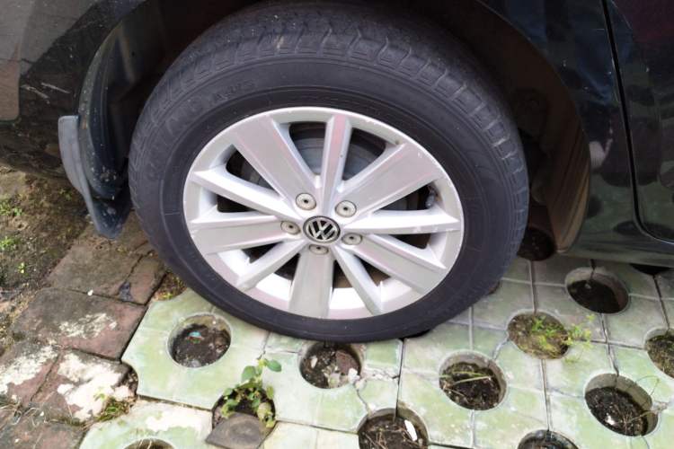 Used Volkswagen Jetta 2013 1.6L Automatic Comfort Model Right Rear Wheel Hub