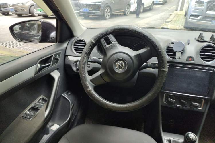Used Volkswagen Jetta 2013 1.6L Manual Comfort Model Steering Wheel