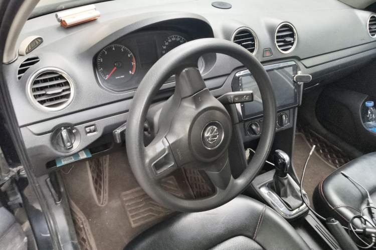 Used Volkswagen Jetta 2013 1.6L Automatic Fashion Model Steering Wheel