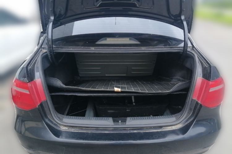 Used Volkswagen Jetta 2013 1.6L Manual Fashion Edition Trunk