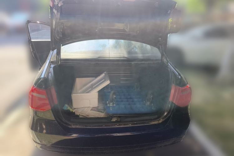 Used Volkswagen Jetta 2013 1.6L Manual Fashion Edition Trunk