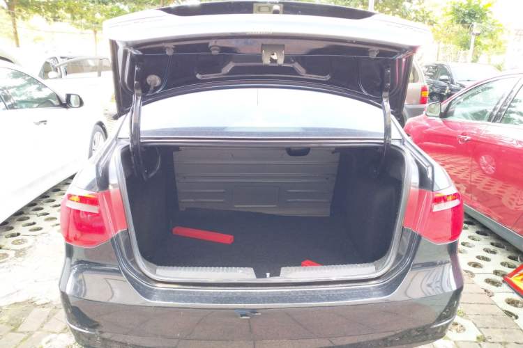 Used Volkswagen Jetta 2013 1.6L Automatic Comfort Model Trunk