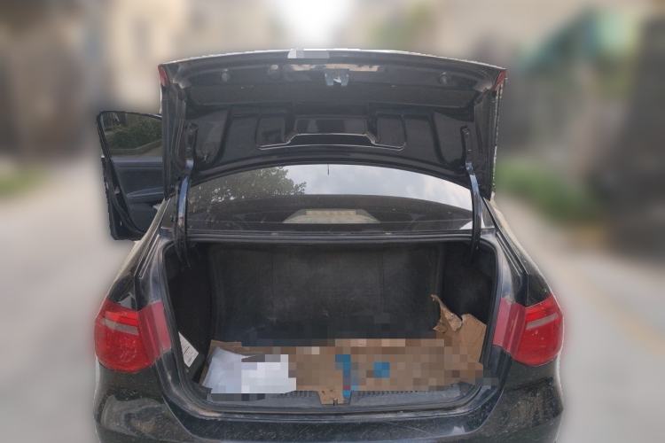 Used Volkswagen Jetta 2013 1.6L Manual Fashion Edition Trunk