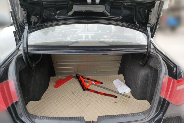 Used Volkswagen Jetta 2013 1.6L Manual Fashion Edition Trunk