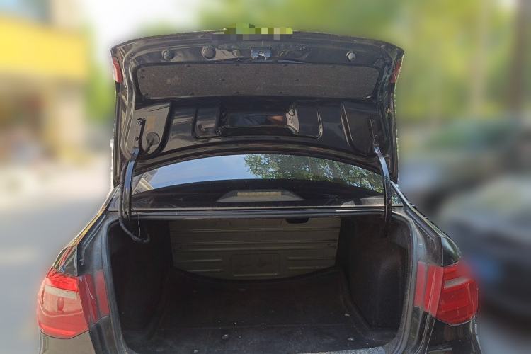 Used Volkswagen Jetta 2013 1.6L Automatic Fashion Model Trunk