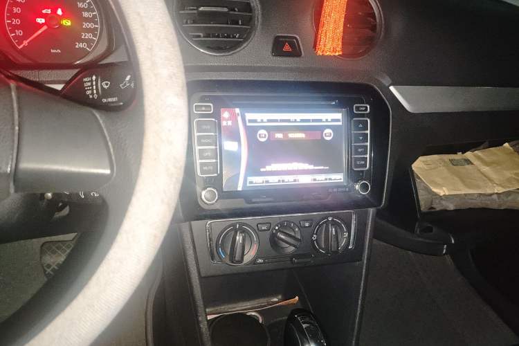 Used Volkswagen Jetta 2013 1.6L Automatic Fashion Model Audio And AC Panel