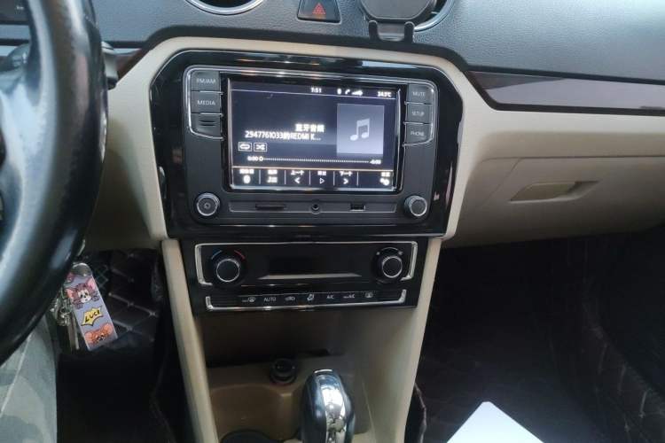 Used Volkswagen Jetta 2013 1.6L Automatic Luxury Model Audio And AC Panel