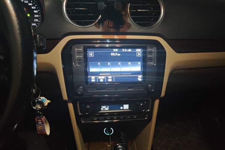 Used Volkswagen Jetta 2013 1.6L Automatic Luxury Model Audio And AC Panel