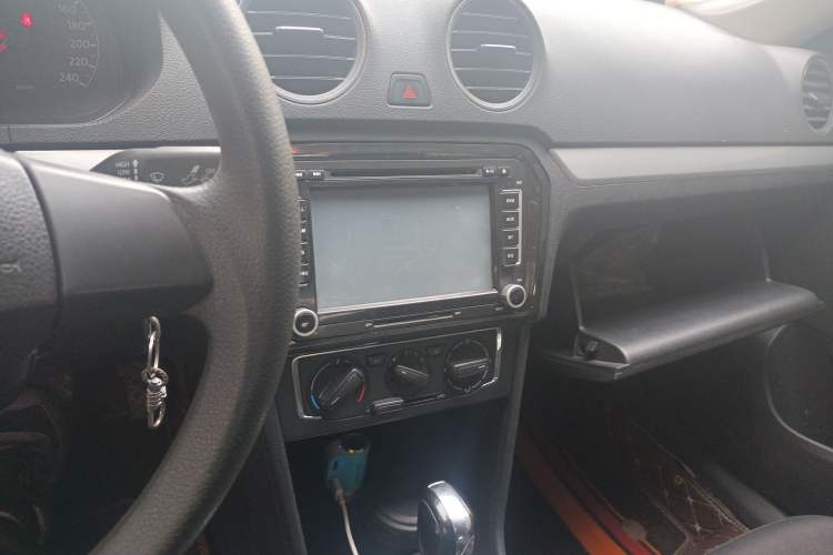 Used Volkswagen Jetta 2013 1.6L Automatic Comfort Model Audio And AC Panel