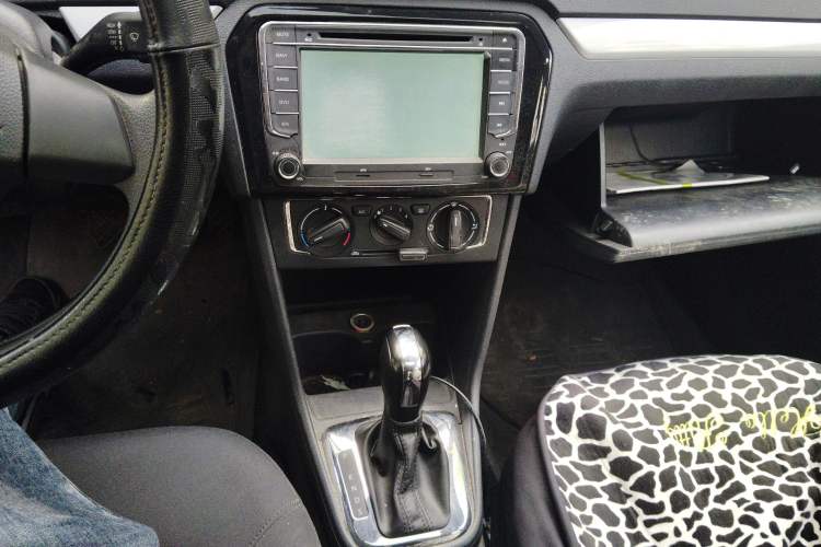 Used Volkswagen Jetta 2013 1.6L Automatic Comfort Model Audio And AC Panel