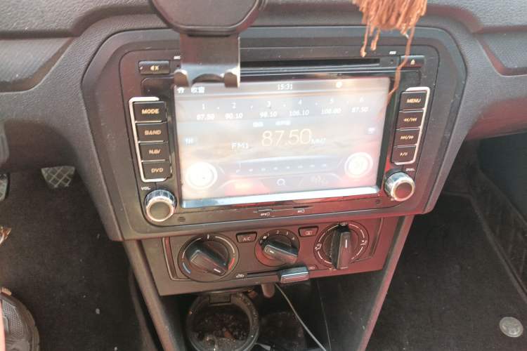 Used Volkswagen Jetta 2013 1.4L Manual Fashion Model Audio And AC Panel