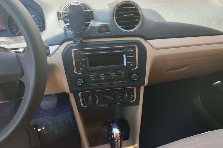 Used Volkswagen Jetta 2013 1.6L Automatic Comfort Model Audio And AC Panel