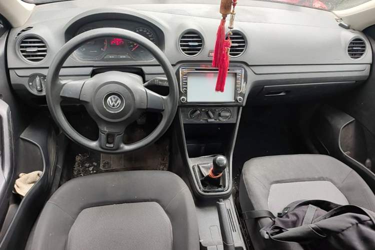 Used Volkswagen Jetta 2013 1.6L Manual Fashion Edition Center Console