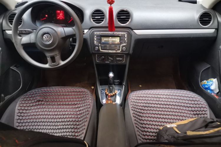 Used Volkswagen Jetta 2013 1.6L Automatic Comfort Model Center Console