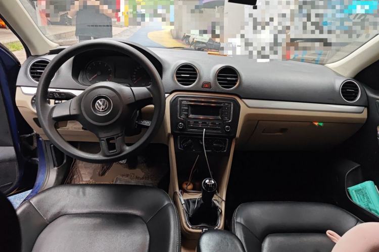 Used Volkswagen Jetta 2013 1.6L Manual Comfort Model Center Console