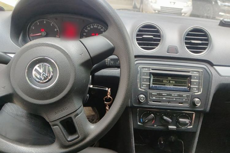 Used Volkswagen Jetta 2013 1.6L Manual Comfort Model Center Console