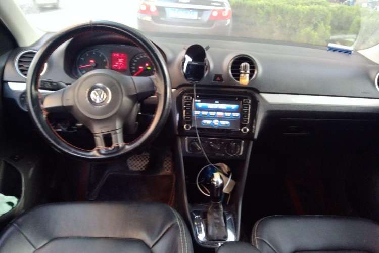 Used Volkswagen Jetta 2013 1.6L Automatic Comfort Model Center Console